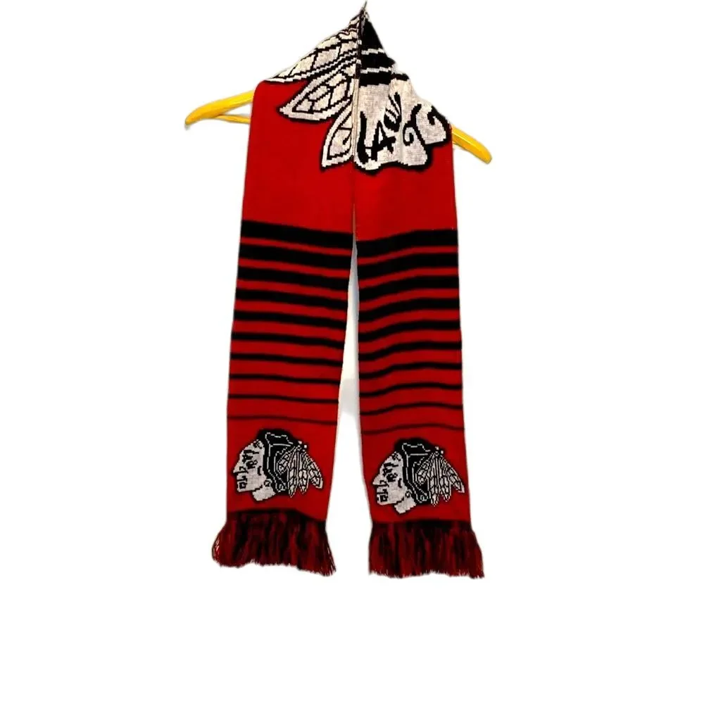 Chicago Blackhawks NHL NWOT Red Black Striped Blackhawk Logo Knit Fringe Scarf